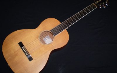 2001 Larrivee O-01 Mahogany  –  £749